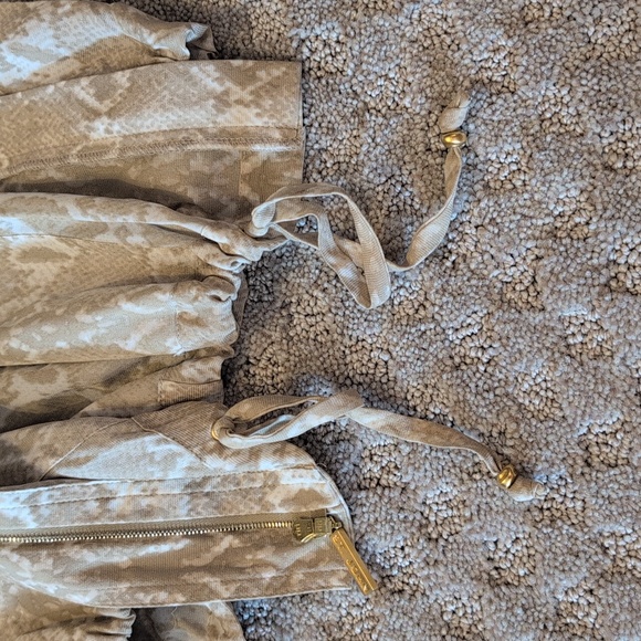 St. John Silk Animal Print Zip Up Jacket Coat Windbreaker - Picture 9 of 13